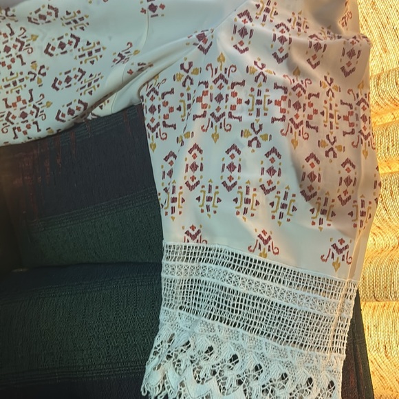 IVORY TOP WITH LACE AND SMALL PATTERNS from COLDWATER CREEK 2X - Picture 3 of 7